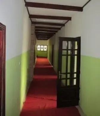 Le couloir desservant les chambres