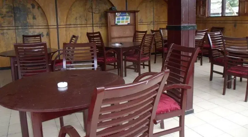 La salle du restaurant du Malabo Palace Hôtel